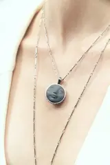 Подвеска Лица, серый фарфор