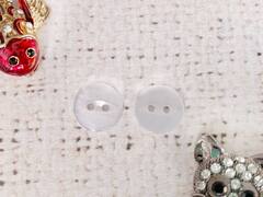 Пуговицы блузочные, d 1,1 см, 2 прокола, молочный