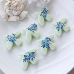 Подвеска фарфоровая Птичка салатовая 34*42 мм S035