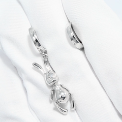 94025714- Серьги ассиметричные из серебра с подвеской ЗАЙКА