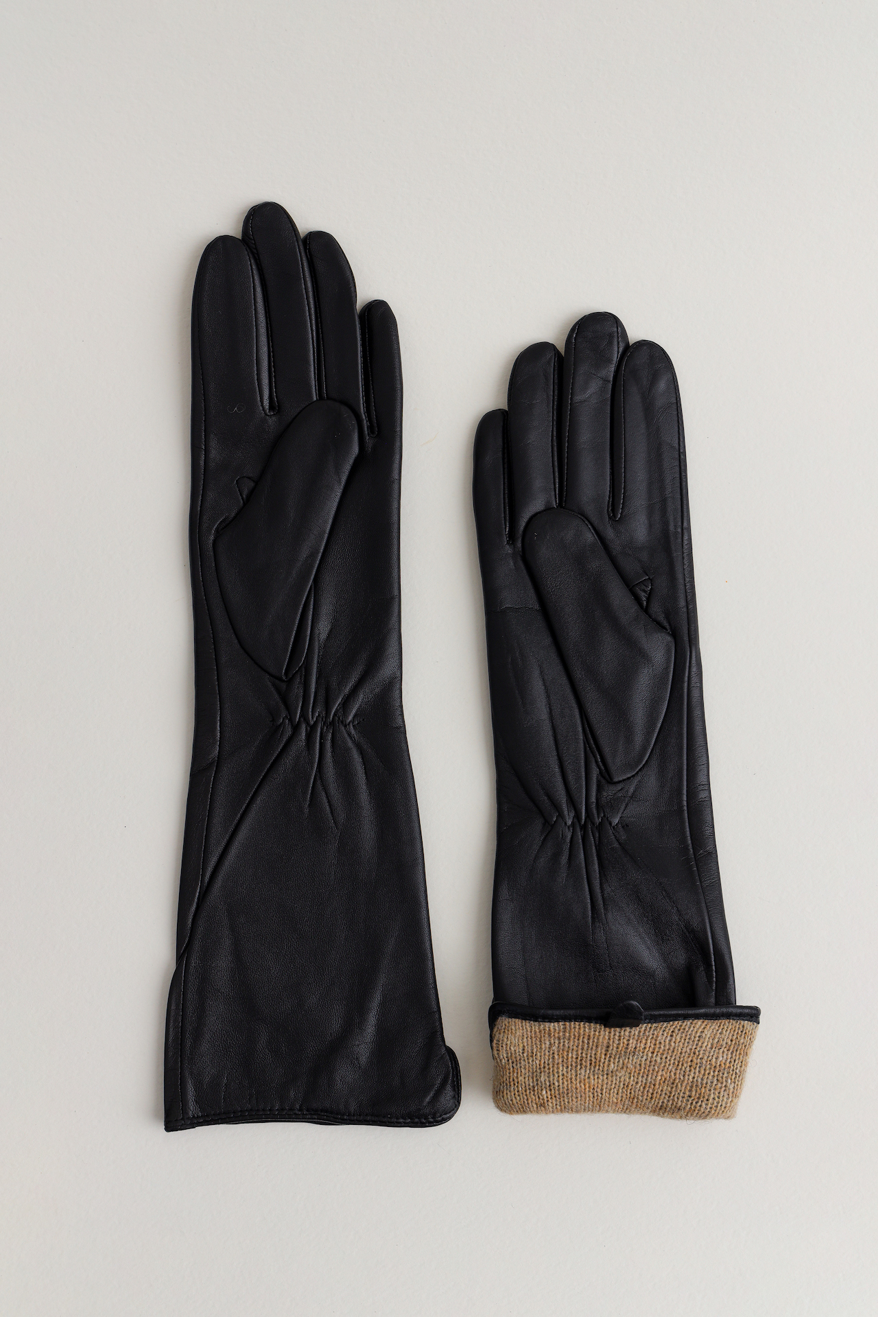 Кожаные перчатки на подкладке из кашемира
