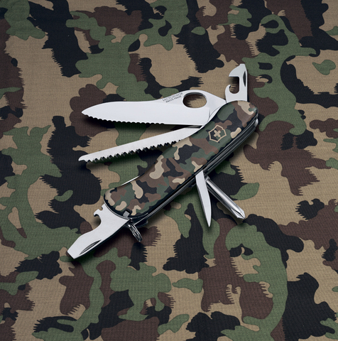 Нож перочинный Victorinox Trailmaster 111мм 12 функций камуфляж (0.8463.MW94)