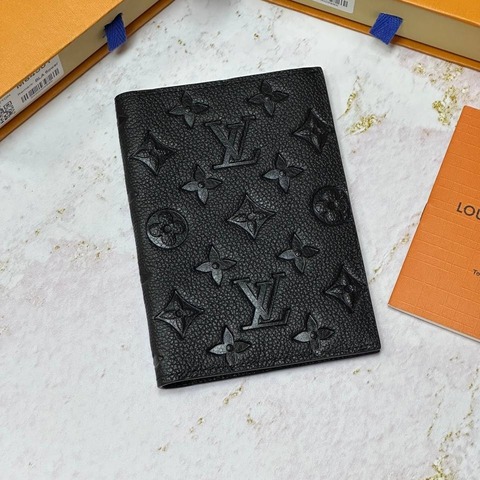 Обложка для паспорта Louis Vuitton Monogram Empreinte черный