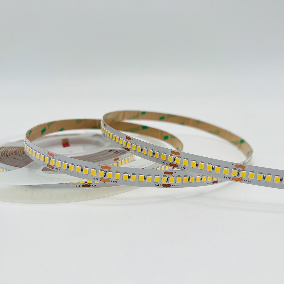 Светодиодная лента Favourite 14,4W/m 120LED/m 2835SMD дневной белый 5M 2001-41420