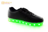 Светящиеся кроссовки с USB зарядкой Fashion (Фэшн) на шнурках, цвет черный, светится вся подошва. Изображение 2 из 27.