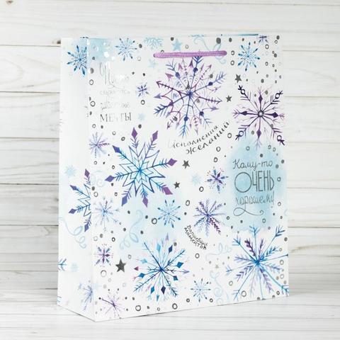 Пакет с тиснением «Волшебные снежинки», 18×23×8 см