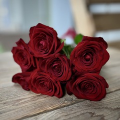 Букет «Алый Виват» 7 шт.