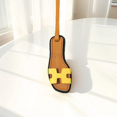 Подвес на сумку желтый B-07