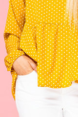 Блузка с баской горошек на горчичном