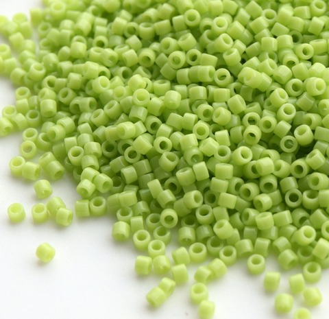 DB-0733 Бисер цилиндрический Миюки делика 11/0 /Miyuki delica 11/0 Opaque Chartreuse