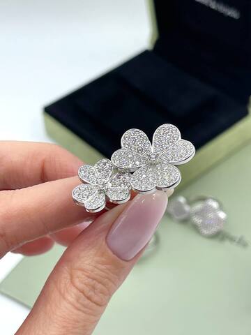 Кольцо TWO FLOWERS из серебра 925 пробы с куб.цирконами в стилистике VCA