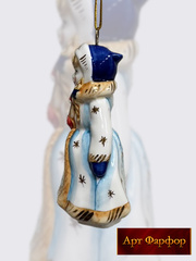 Елочная игрушка Девочка с помпонами голубая