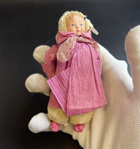 Ёлочная игрушка "Девочка в шубке","На прогулку", папье-маше, вата, бумага, мастичная голова, Парижская коммуна, 11 см, подвесная, винтаж СССР 1950-1970 гг
