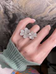 Кольцо TWO FLOWERS из серебра 925 пробы с куб.цирконами в стилистике VCA