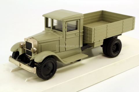 ZIS-5 flatbed truck gray (chrome bumper) LOMO-AVM 1:43