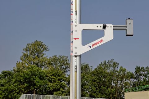 Электрическая стойка для прыжков с шестом для соревнований Polanik STT11-65E