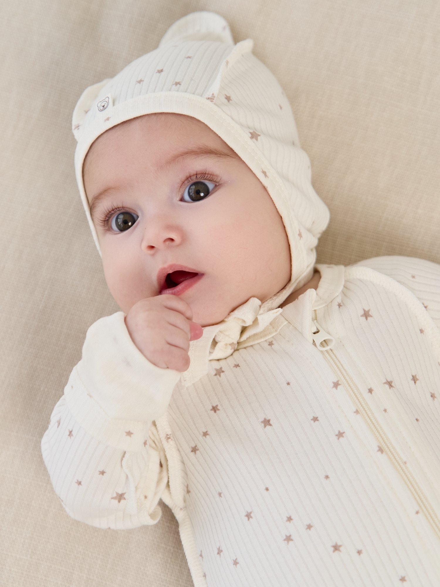 Чепчик Бежевые звезды 0 449₽