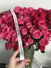 Кустовая роза в розовом оттенке