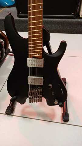 IBANEZ QX52-BKF безголовая электрогитара