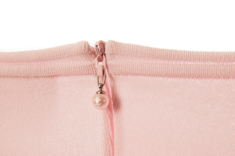 Эффектное трикотажное платье нежно-розового оттенка от Chanel, 38 размер