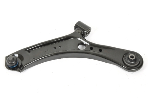 Рычаг подвески SH-91032 (45202-79J00) нижний