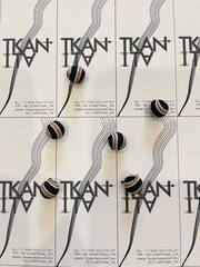 Пуговица обтяжная на металлической ножке (Ткань/металл, Черный фон/бежевые полоски, 16)