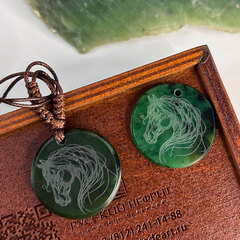 Амулет "Год лошади" из зелёного нефрита.