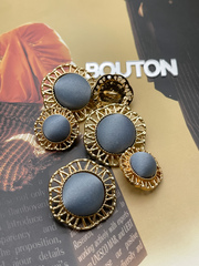 Пуговицы золотистые атласные серо-голубые с ажурным краем скидка