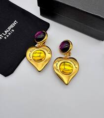 sergi-klipsy-iz-latuni-ysl