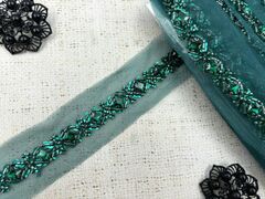 Тесьма декоративная с бусинами и стразами, ш. 5 см, т.зелёный