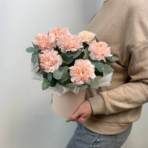 Композиция в коробке из диантусов