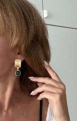 Серьги CHANEL в лимонной позолоте со вставкой зеленого/синего цвета