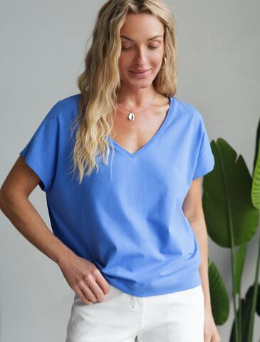 Футболка с V-вырезом и цельнокроеным рукавом из премиального хлопка  D49.100 (120033)