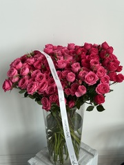 Кустовая роза в розовом оттенке