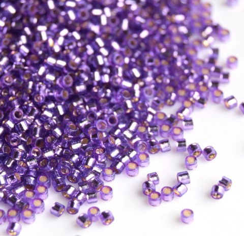 DB-2168 Бисер цилиндрический Миюки делика 11/0 Орхидея прозрачный с серебристой линией внутри /Miyuki delica 11/0 Duracoat S/L Dyed Orchid