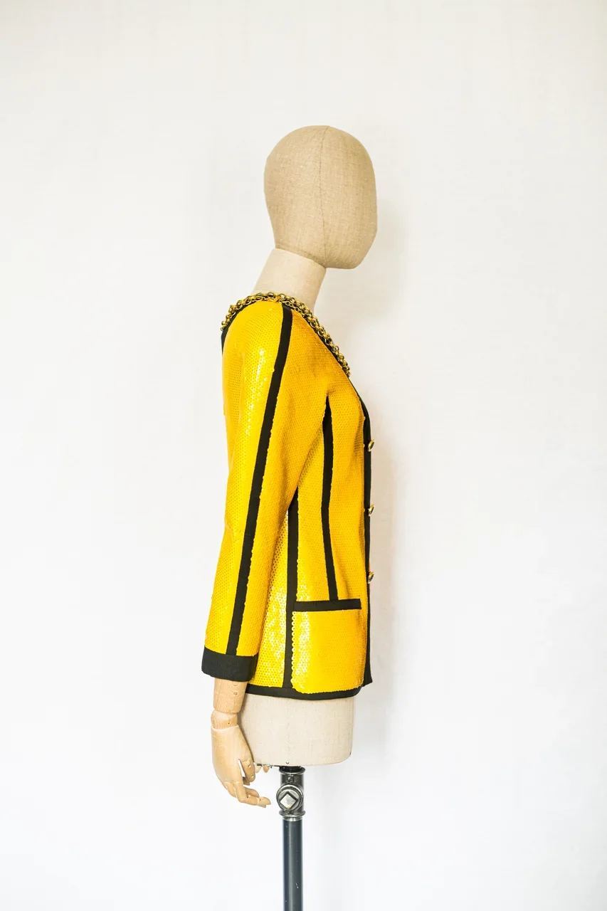 Ярко-жёлтый жакет с пайетками Chanel, 36 размер