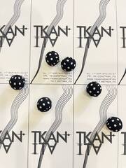 Пуговица обтяжная на металлической ножке (Ткань/металл, Черный фон/белый горошек, 16)