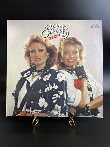 Hana & Dana виниловая пластинка 12 дюймов Closer Czechoslovakia, Чехословакия, ARTIA, LP, винтаж 1987 год