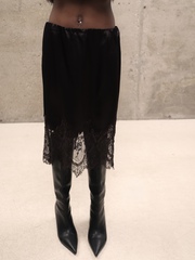 Темно-шоколадная сатиновая юбка Coline с кружевом