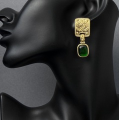 Серьги CHANEL в лимонной позолоте со вставкой зеленого/синего цвета