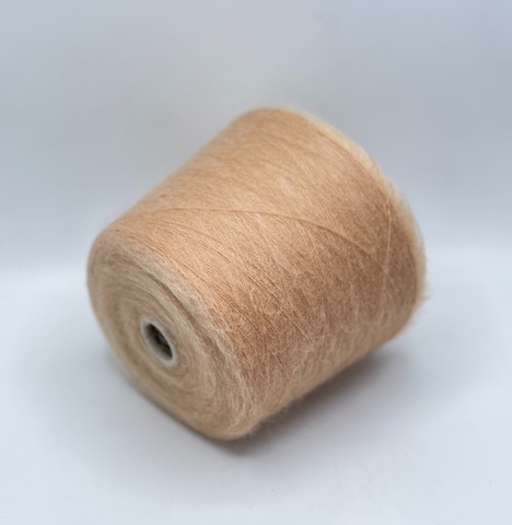 Ilaria Caleziano, Cigno, 1000м, 50% кидмохер, 20% шерсть, 30% полиамид, цвет-Кемел(70/264/106) арт.37415