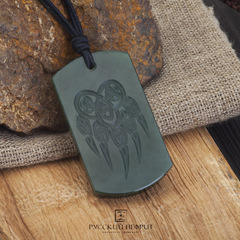 Амулет Медвежья лапа из зеленого нефрита