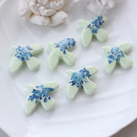 Подвеска фарфоровая Птичка салатовая 34*42 мм S035