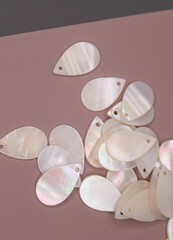 Подвеска перламутр капля 20х12 мм