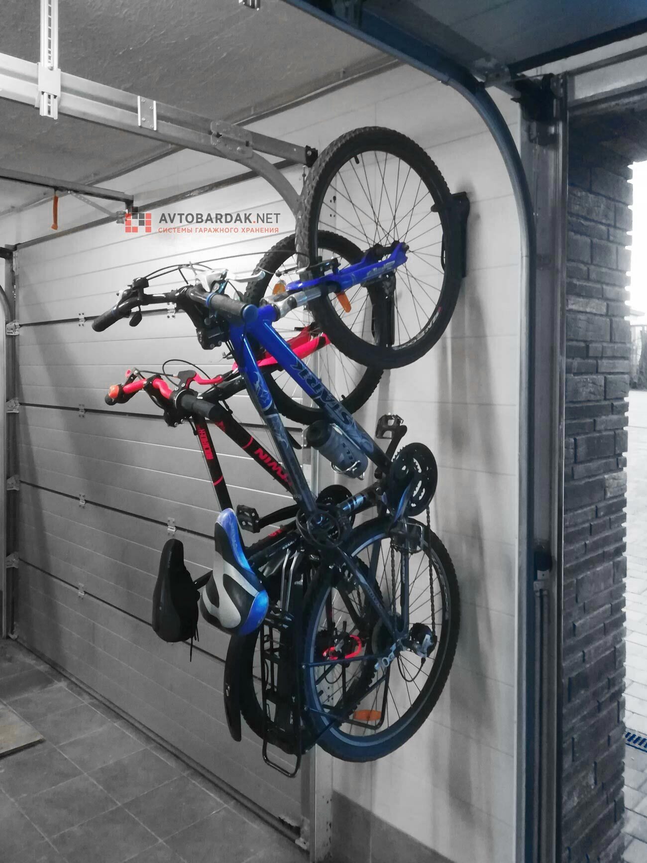 Крюк для велосипеда на стену