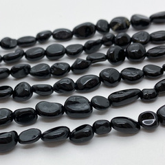Шерл бусины (черный турмалин), галтовка, размер около 5-8 мм, цена за нить 39 см