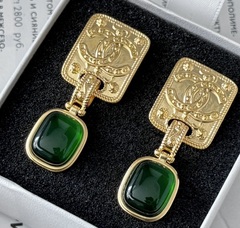 sergi-chanel-v-limonnoj-pozolote-so-vstavkoj-zelenogo-sinego-cveta