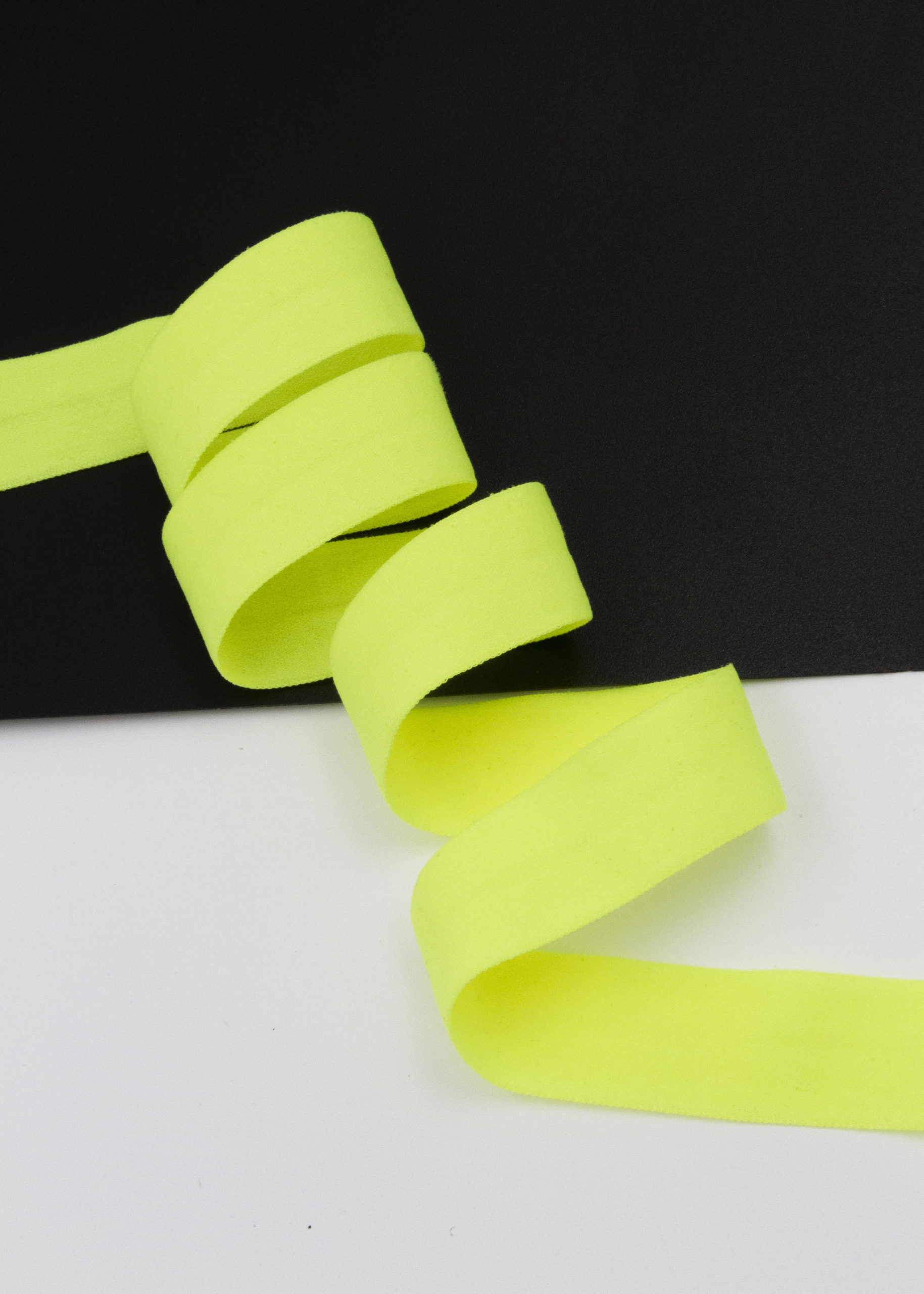 Бейка эластичная лимон-лайм матовая ширина 20 мм