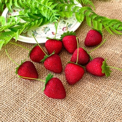 Клубника крупная сахарная, реалистичная, 3,2*3,5 см, набор 10 штук.