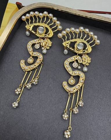 73346- Серьги LONG EYE в стиле Schiaparelli с подвесками с буквой S